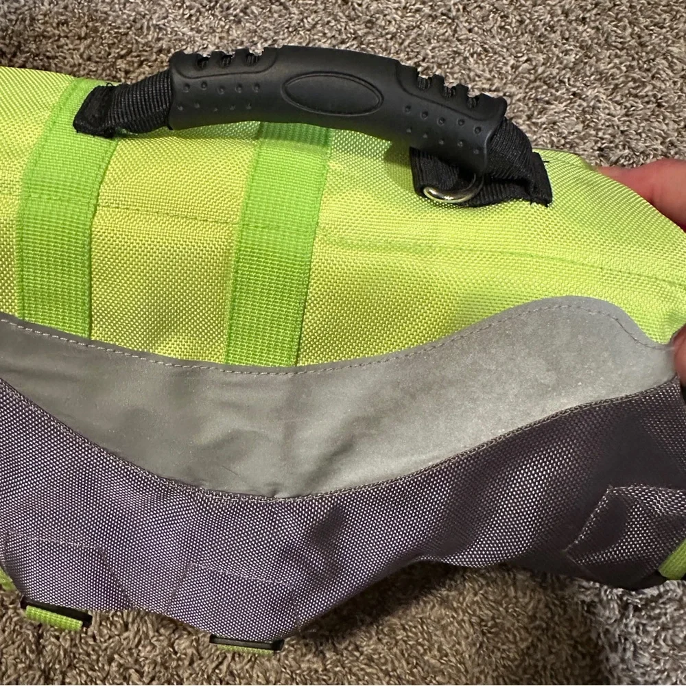 Dog life jacket size medium-Adjustable and rescue handle